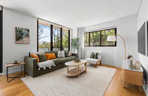 Turramurra Apartment | Upper North Shore Haven - A Tranquil Treetop Escape