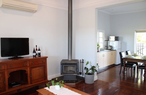 Baskerville Cottage | Upper Reach Spa Cottage with FREE Wi-Fi