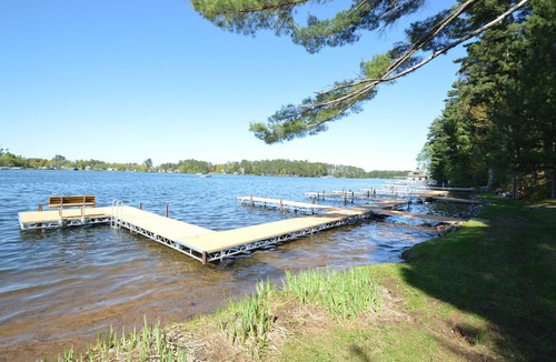 Minocqua House | Upscale Lakefront 3 Bdrm Townhouse on Lake Minocqua. Walk to Downtown!