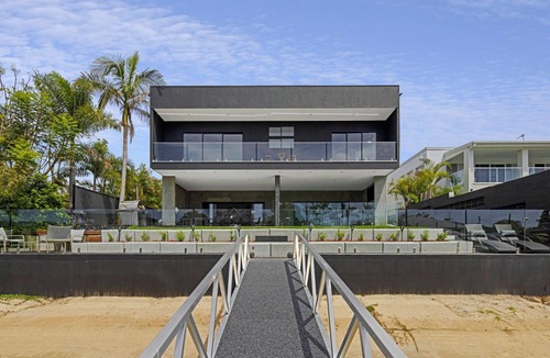 Broadbeach Waters House | Urban Hideaway, Broadbeach Waters
