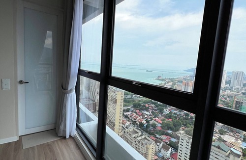George Town Condo | Urban Suites Sky-High 3BR Retreat-Breathtaking Penang Bridge & City Views