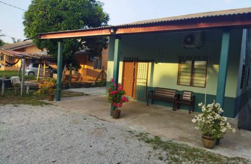 Kampung Penarik Ski Chalet | Ustazah Homestay