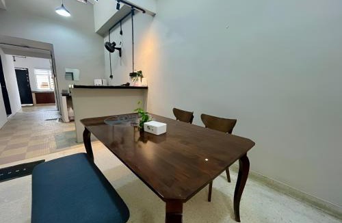 Kuantan House | V Lodge z
