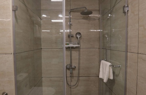 Bagalakunte Hotel | V One Hotel-Ambara Elite