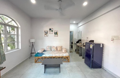 Candolim Hotel | V R Holiday Home