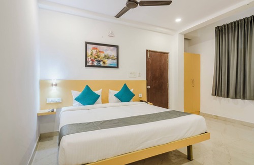 Kukatpally Housing Board Colony Hotel | V SQUARE ELITE