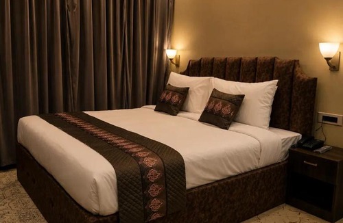 Nishat-Shalimar Hotel | Vale Montis Near Dal Lake Srinagar