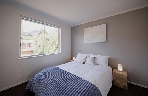 Lenah Valley Apartment | Valley View 6