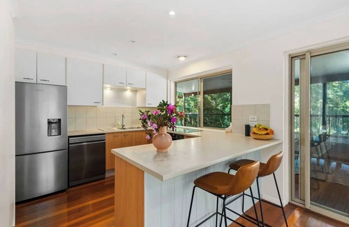 Currumbin Valley House | Valley Vista – Treetop Getaway with Pool & Firepit