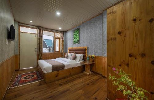 Fagu Hotel | Valley Vista Rooms l Restaurant and Cafe l Forest Treks l Kufri by Exotic Stays