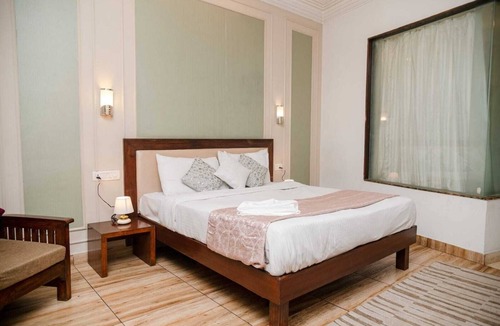 Sector 40 Hotel | Vamsor Heights