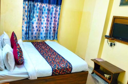 Gopalbari Hotel | Vasant Stays By Amisha Palace - 5 Min Walk to Railway Station