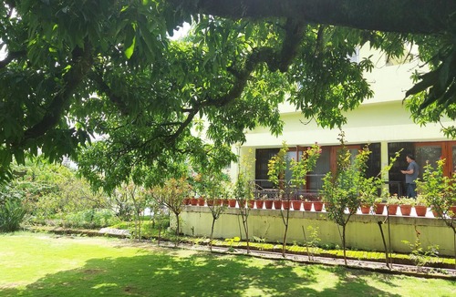Bullawala Villa | very near to shopping mall with mountain view