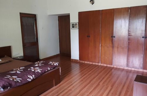 Bullawala Villa | very near to shopping mall with mountain view