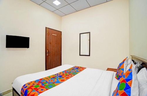 Madipakkam Hotel | Via Yazhini Hospitality Services