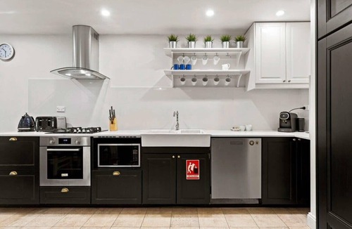 Millers Point House | Victorian 4-Bed Terrace in Rocks - Steps from CBD