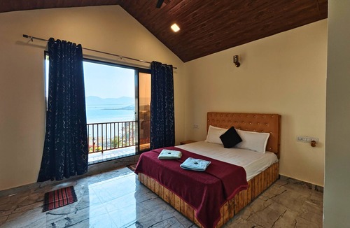 Kadadhe Hotel | Vikas Boat Club & Resort