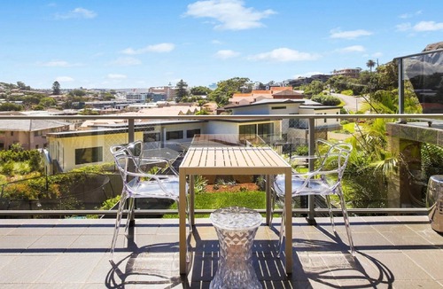 Terrigal House | VILA AZUL | Short walk to beach , WIFI | Accom Holidays