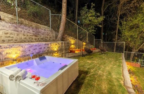 Dharampur Hotel | Villa bliss by Ravi and Jazz l 4bhk villa l valley view l jacuzzi l bonfire l parking