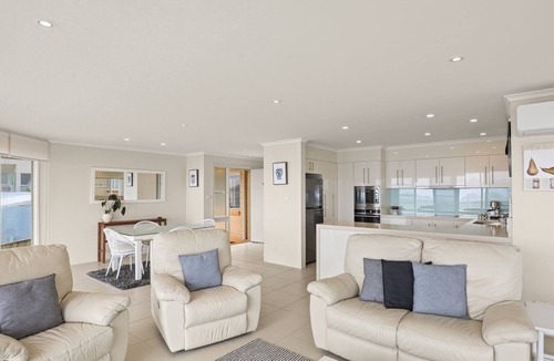 Soldiers Point Villa | Villa Maris- Beachfront Bliss in Soldiers Point