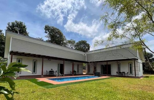 Kampung Jelatang Villa | Villa RI Homes