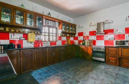 Sernabatim Villa | Villa - Sleeps 8 - Garden - Parking - Patio