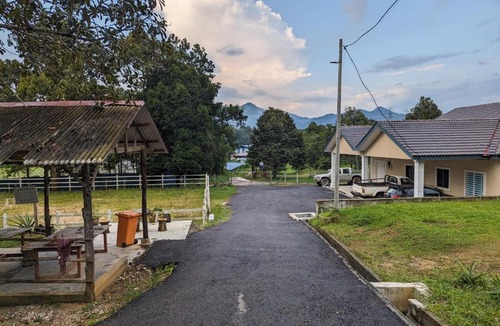 Hulu Selangor House | Villa with Titiwangsa Hill View
