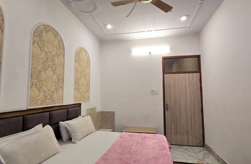 Mathura Hotel | Vinayak Palace