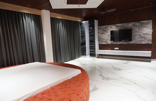 Varanasi Hotel | Viraj International Hotel