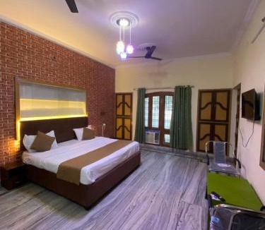 Gomti Nagar House | Vista Home stay
