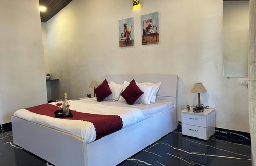 Lonavala Hotel | Wandr Lonavala Man