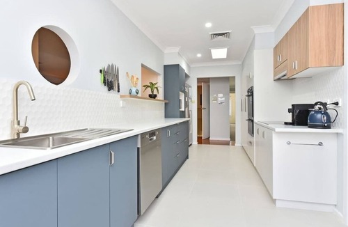 Wangi Wangi House | Wangi Dreaming waterfront holiday home - walk to village