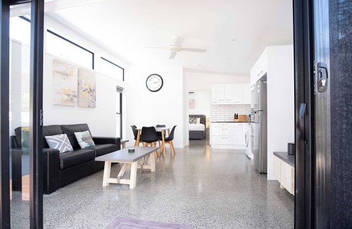 Warana House | Warana Abode - Pool, Studio & Walk to Beach