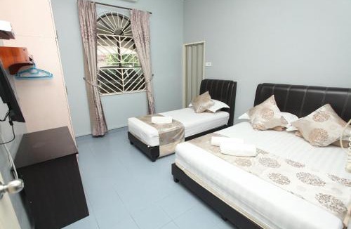 Muar House | WARNI 48 Whole Or Room