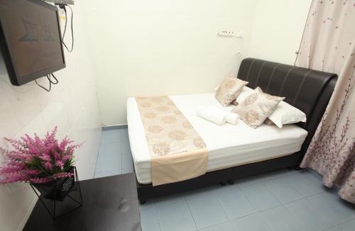 Muar House | WARNI 48 Whole Or Room