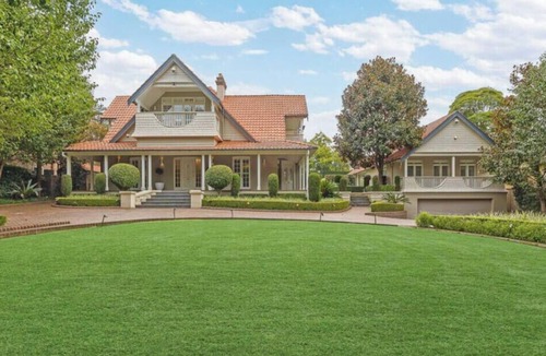Warrawee House | Warrawee 6BR |Station, Close to Parks & Shops