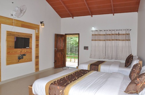 Alur Hotel | Water View Holiday Retreat
