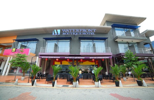 Kampung Bahasa Kapor Hotel | Waterfront Boutique Hotel Port Dickson