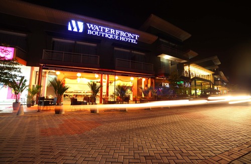 Kampung Bahasa Kapor Hotel | Waterfront Boutique Hotel Port Dickson
