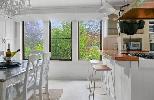 Oak Flats Cottage | Waterfront Cottage Haven near Shellharbour Beach