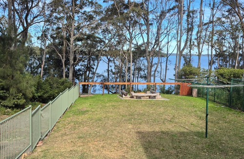 Sanctuary Point House | Waterfront Retreat by Book Jervis Bay Getaway Kayaks, Bikes, Fast Wi-Fi and more
