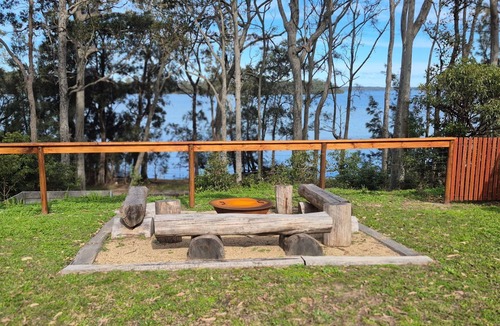 Sanctuary Point House | Waterfront Retreat by Book Jervis Bay Getaway Kayaks, Bikes, Fast Wi-Fi and more