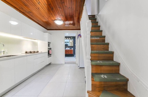 Millers Point House | Waterview terrace in rock