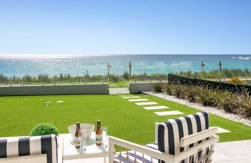 Warilla House | Waves @ Warilla Beach