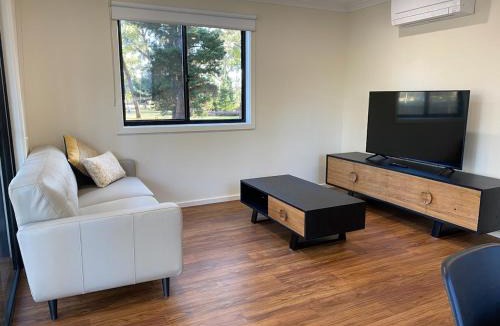 Wedderburn Hotel | Wedderburn Caravan Park