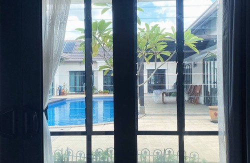 Banting Villa | Welcome to Laman Abang Bali-styled Villa, a great spot to experience Banting🏡