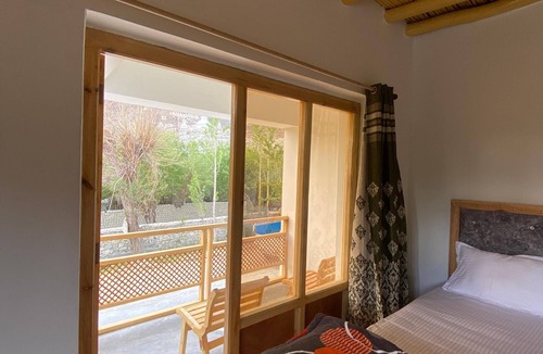 Leh Bed & Breakfast | Welcoming bed & breakfast with WiFi in charming Hunder