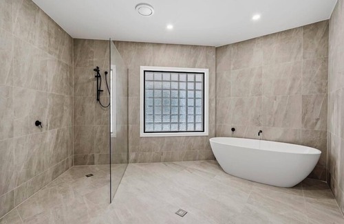Sorrento Resort | WELLNESS RETREAT HOME, ICE BATHS, INFRARED SAUNAS, GYM 17 PAX