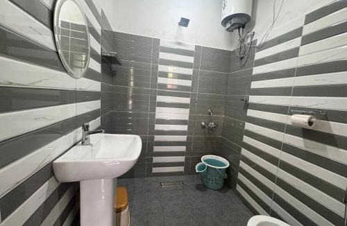 Mawlynnong House | West corner B Homestay