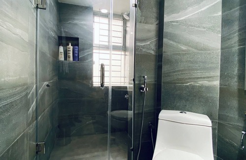 Banani House | Western Luxury in Bustling Banani, Dhaka. Entire floor with 2-bedroom apartment.